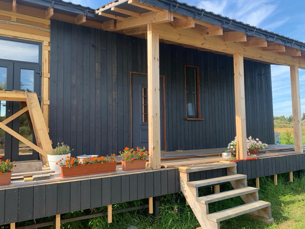 А как вам такой фасад дома? На наш взгляд - 👍
Пополняемая подборка вертикальных фасадов тут - https://forum.karkasiki.pro/t/vertikalnyj-derevyannyj-fasad/65/
#каркасныйдом #фасад #доска | Сетка — социальная сеть от hh.ru