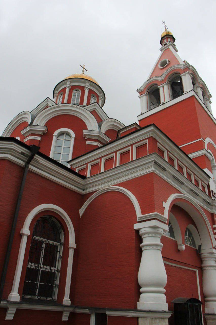 ⛪️ Храм Благовещенья Пресвятой Богородицы в Петровском парке
Храм был построен в 1911 году на средства императора Николая II и служил домовой церковью при Петровском путевом дворце
Это одно из немноги... | Сетка — социальная сеть от hh.ru