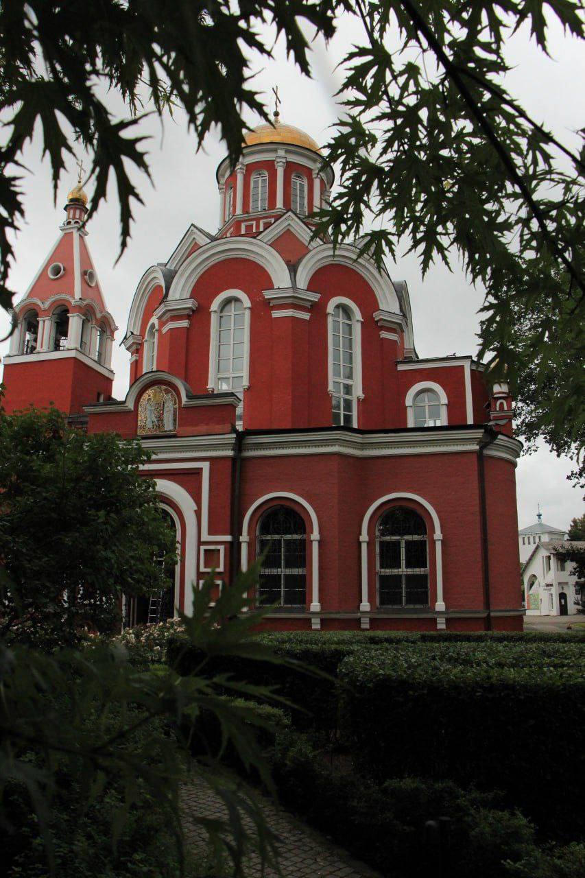 ⛪️ Храм Благовещенья Пресвятой Богородицы в Петровском парке
Храм был построен в 1911 году на средства императора Николая II и служил домовой церковью при Петровском путевом дворце
Это одно из немноги... | Сетка — социальная сеть от hh.ru