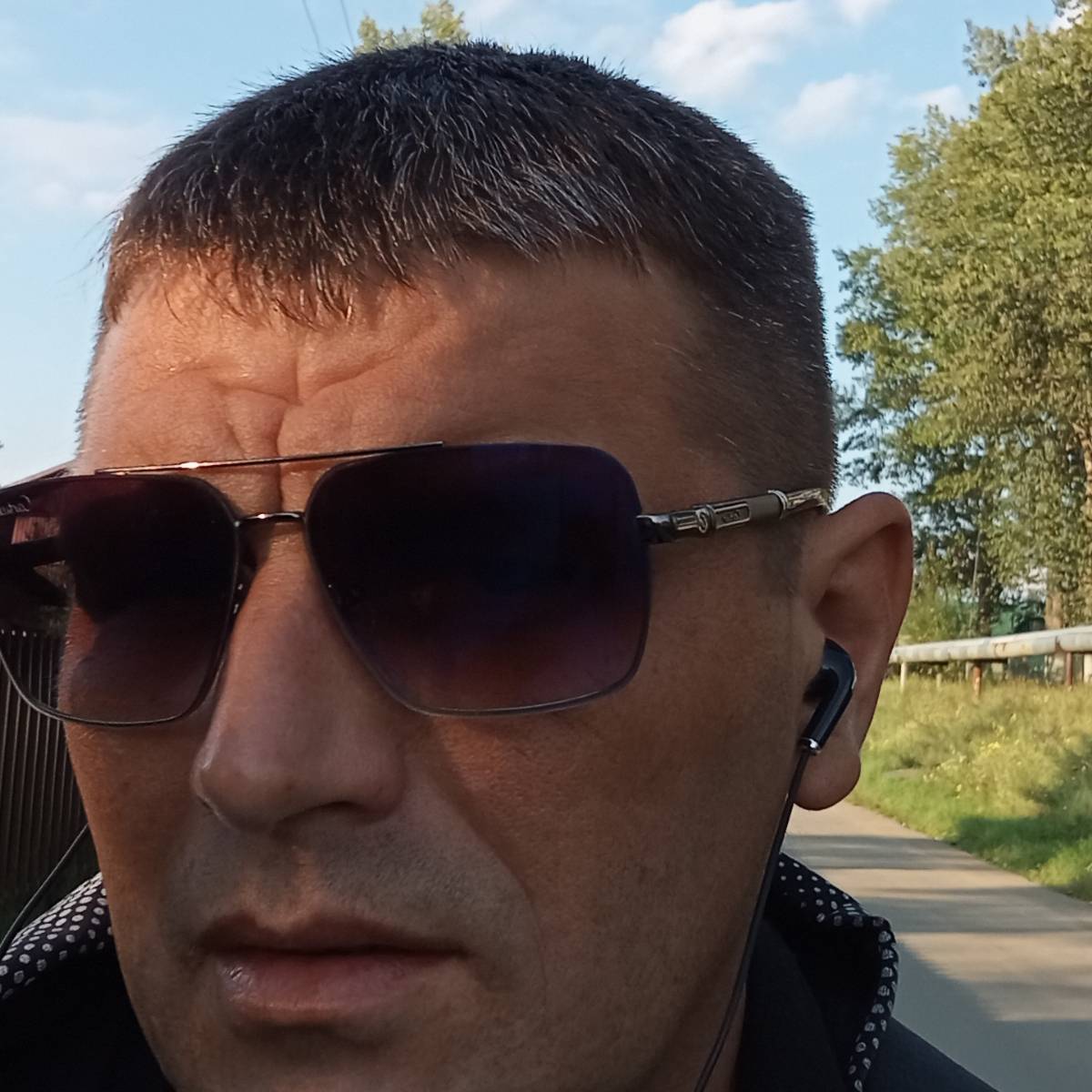 Виктор Захаров