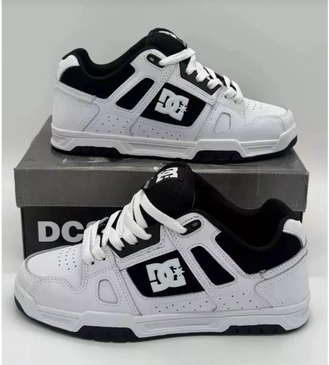 И снова про #обувь
Так, найдены вроде неплохие типаДиСи на ВБ.
Как я люблю - пухлые, плотные, подошва не гибкая.
Размеры надо смотреть - что-то есть в одной модели. Что-то в другой | Сетка — социальная сеть от hh.ru