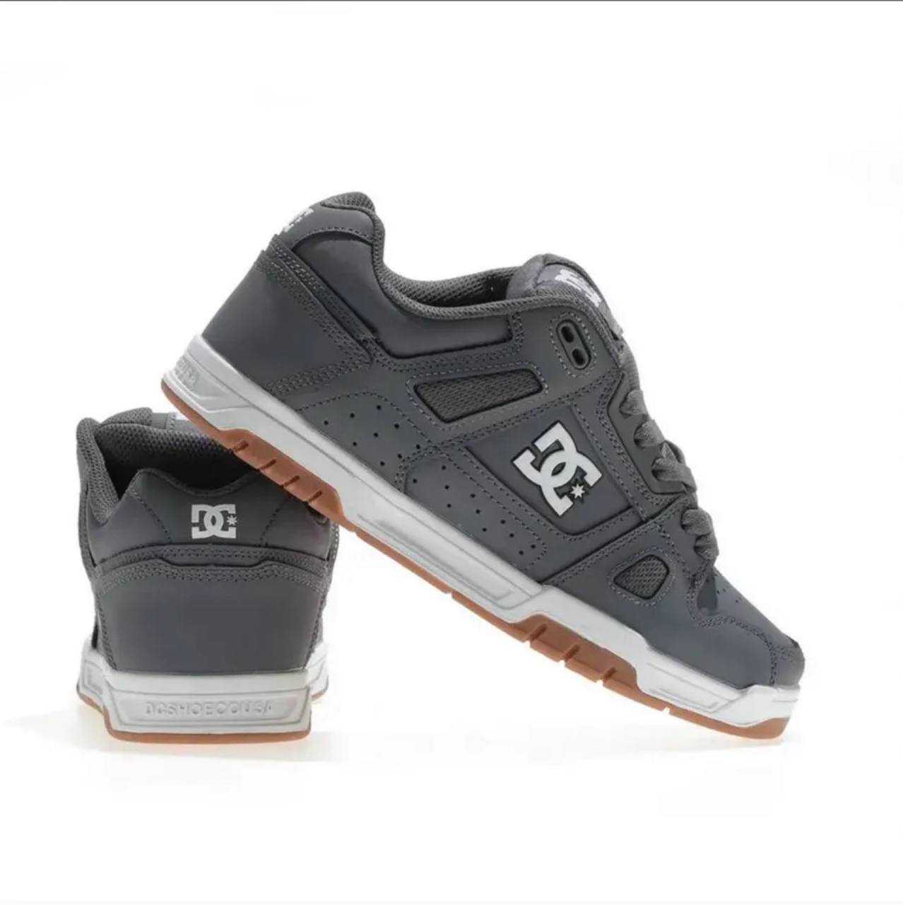 И снова про #обувь
Так, найдены вроде неплохие типаДиСи на ВБ.
Как я люблю - пухлые, плотные, подошва не гибкая.
Размеры надо смотреть - что-то есть в одной модели. Что-то в другой | Сетка — социальная сеть от hh.ru