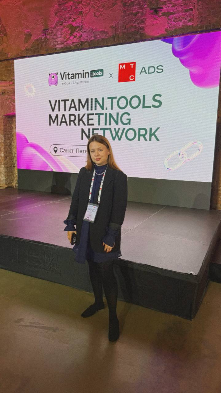 Девочки, а давайте поговорим о нетворкингах? 🙌 Я знаю, у многих из нас на эту тему стереотип: «ну это где все в пиджаках, жмут друг другу руки и говорят заумными словами о бизнесе». Скучно, в общем | Сетка — социальная сеть от hh.ru