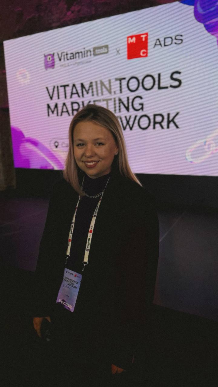 Девочки, а давайте поговорим о нетворкингах? 🙌 Я знаю, у многих из нас на эту тему стереотип: «ну это где все в пиджаках, жмут друг другу руки и говорят заумными словами о бизнесе». Скучно, в общем | Сетка — социальная сеть от hh.ru