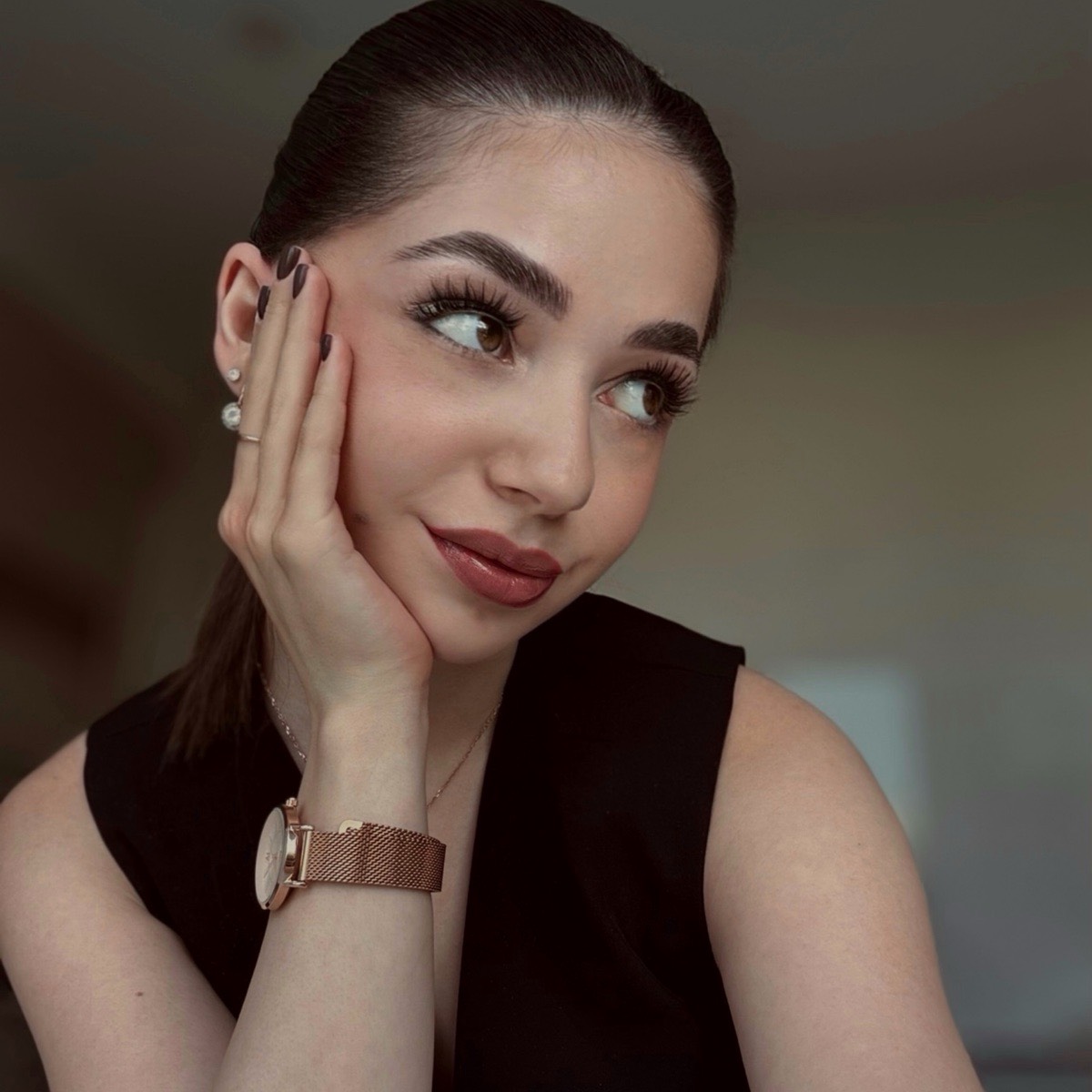 Karina Maksimovna | Сетка — социальная сеть от hh.ru