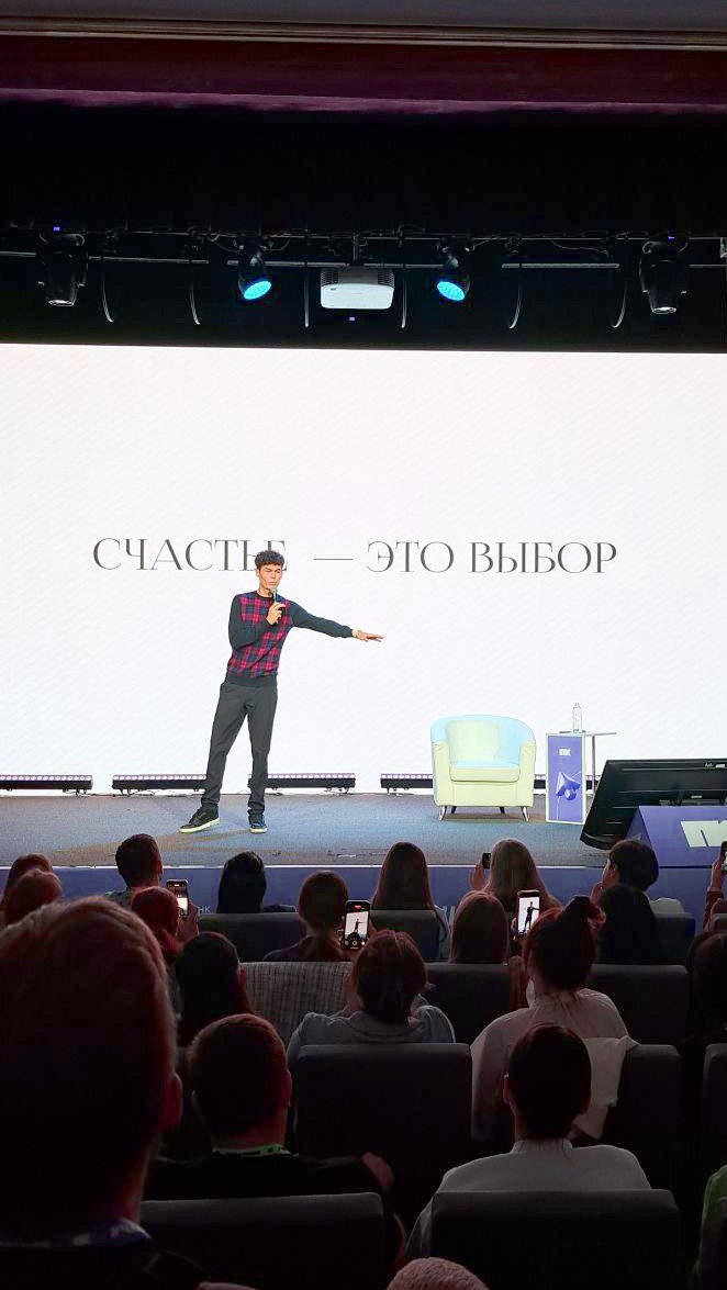 Вчера был на обучающей конференции от РБК "Предпринимательский класс". Интересные выступления известных предпринимателей, разборы бизнесов.
Зацепило выступление Олега Торбосова | Сетка — социальная сеть от hh.ru