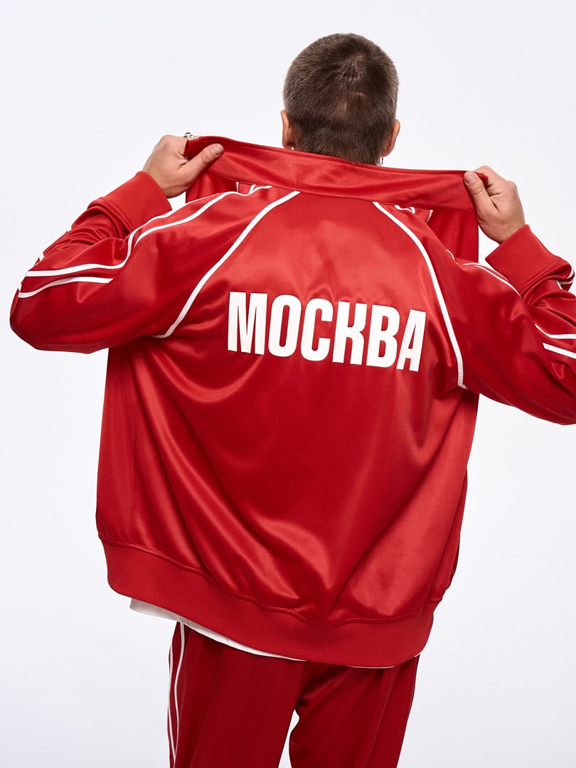 Вещь! Бренд «Два мяча» выпустил коллекцию для настоящих москвичей и гостей столицы. Она так и называется «Москва» и приурочена к 60-летию Мостуризма | Сетка — социальная сеть от hh.ru