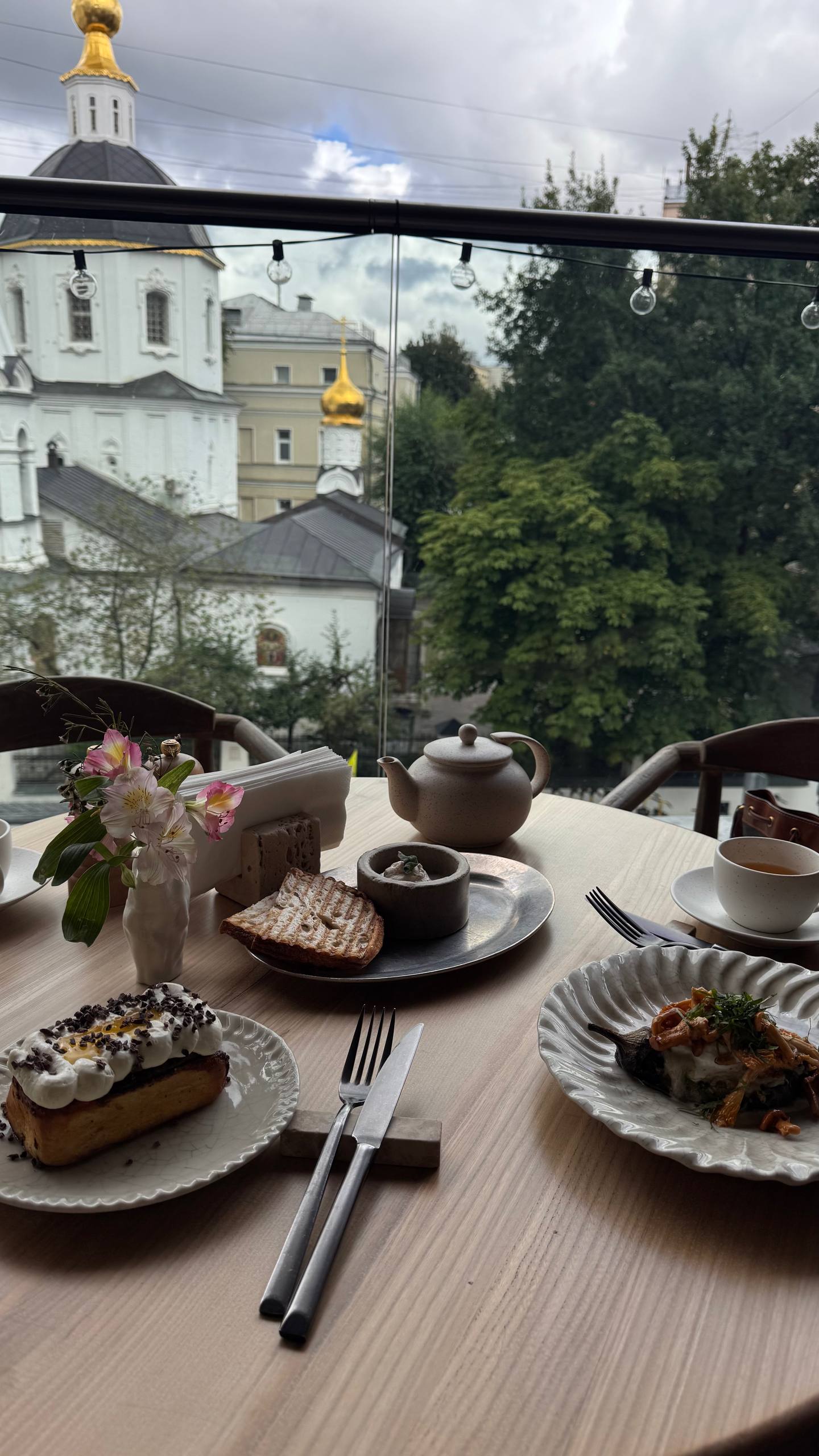 Август московский, 350 гр. Состав: ивенты, завтраки, пузырьки 🍳🥂💃 | Сетка — социальная сеть от hh.ru