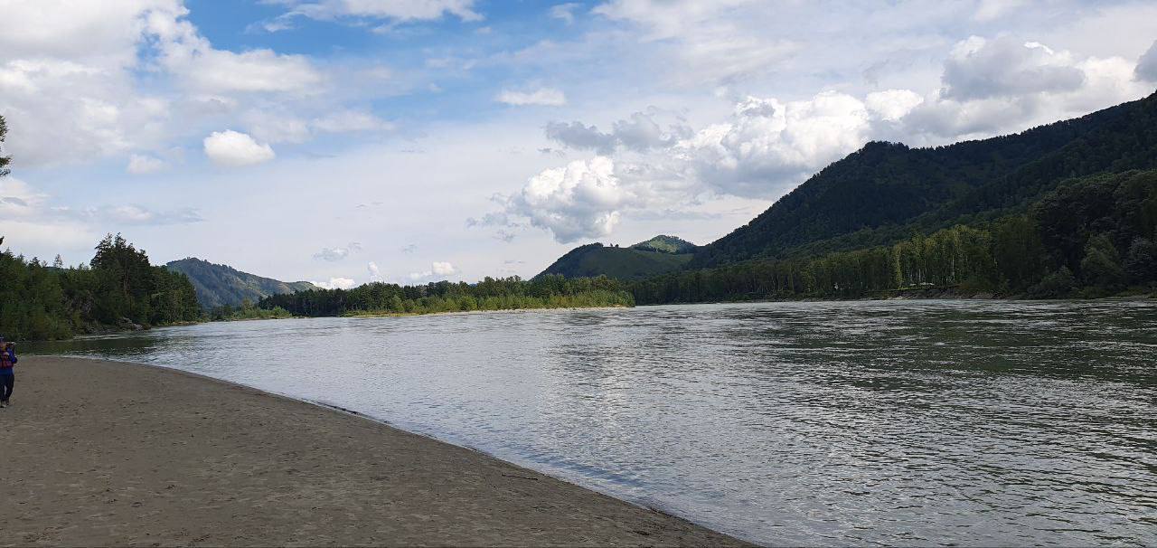 Природа в этом регионе действительно удивляет
🏔 Здесь чистейшие реки, горные хребты, тишина и воздух, который будто наполняет энергией | Сетка — социальная сеть от hh.ru