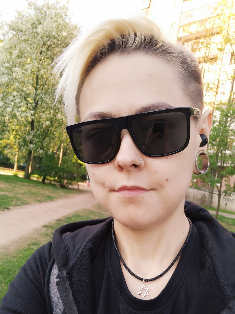 От долгов по ИП — до статуса миллионера 🤑
о том, как прошла этот путь
Временами я публикую скрины из приложения БКС — показываю, какие сделки провожу, на чем зарабатываю и где (иногда) теряю | Сетка — социальная сеть от hh.ru