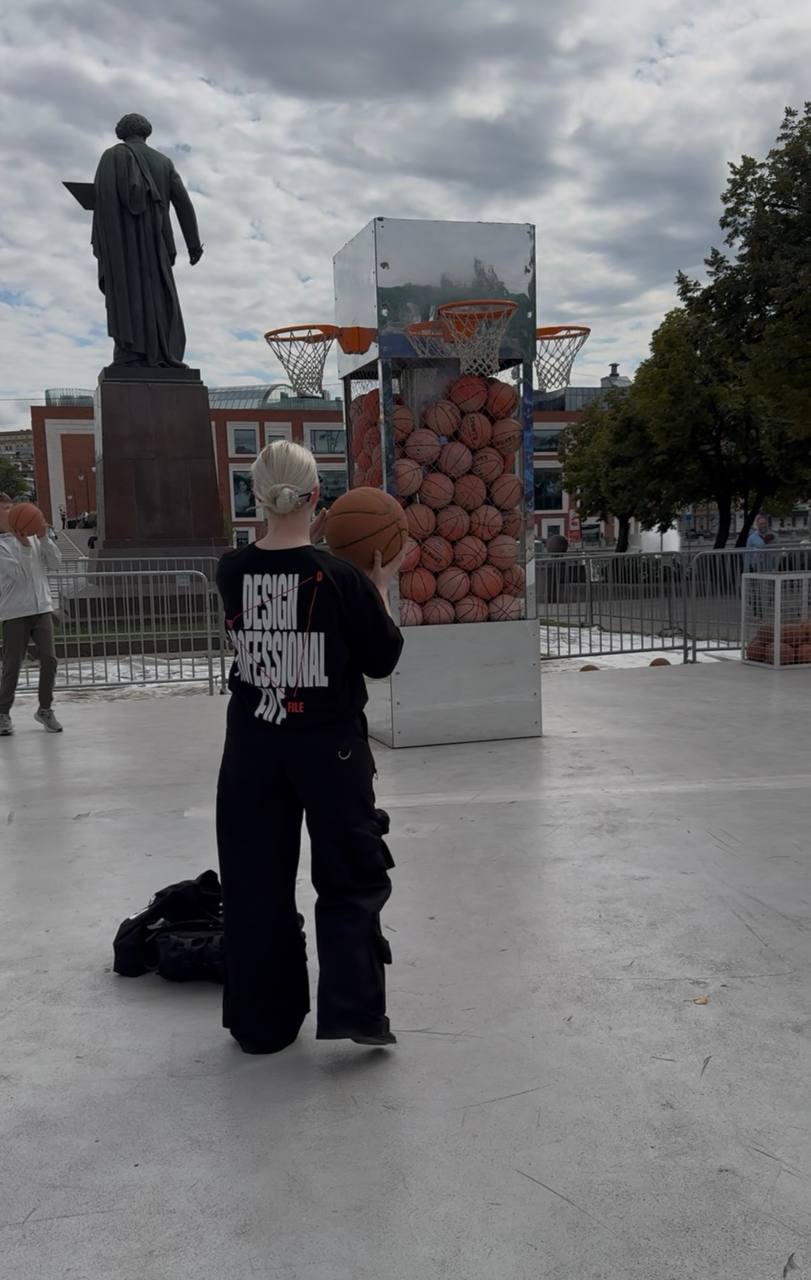 Культурные выходные в столице.
Ради одного:
Мюзикл
Хелена открыла для меня удивительно красивый жанр, музыка, танцы, актерская игра, искусство костюмов и декораций.
Восторг, всем советую попробовать | Сетка — социальная сеть от hh.ru