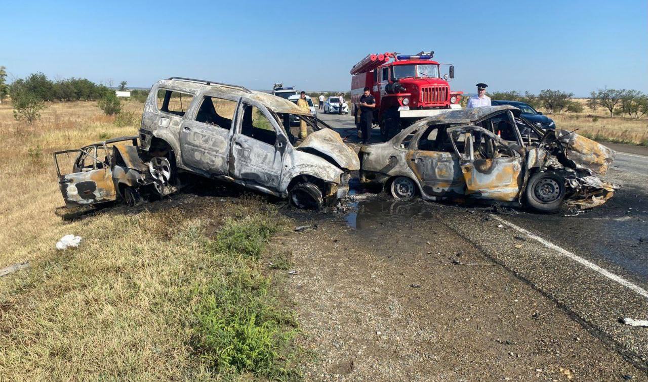 Два человека погибли в ДТП в Изобильненском округе
Утром 25 августа на трассе «Ростов-на-Дону – Ставрополь» водитель Lada Granta выехал на встречную полосу и столкнулся с ВАЗ-2114, а затем с Lada Larg... | Сетка — социальная сеть от hh.ru
