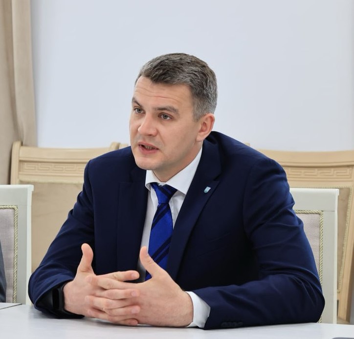 Александр Жаров