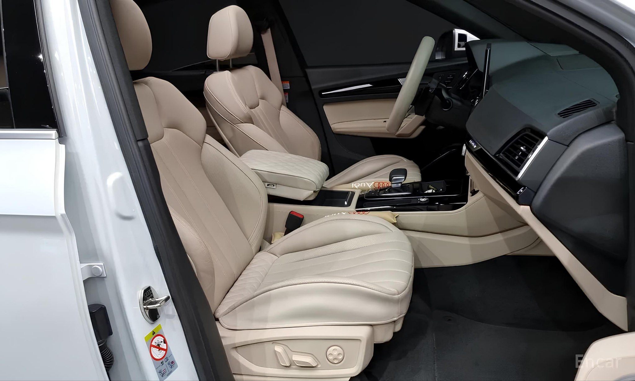 🚘Audi Q5 Sportback
Когда статус встречает драйв🤌
✅ 2022 Май
✅ Пробег 40182 км
✅ Бензин 2.0 л 249 л.с | Сетка — социальная сеть от hh.ru