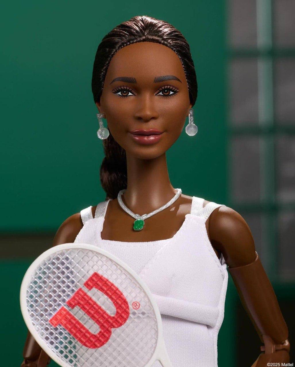Барби на корте
Mattel продолжает выпускать коллекцию Inspiring Women — серию кукол, посвящённых женщинам, оказавшим влияние на культуру и общество | Сетка — социальная сеть от hh.ru