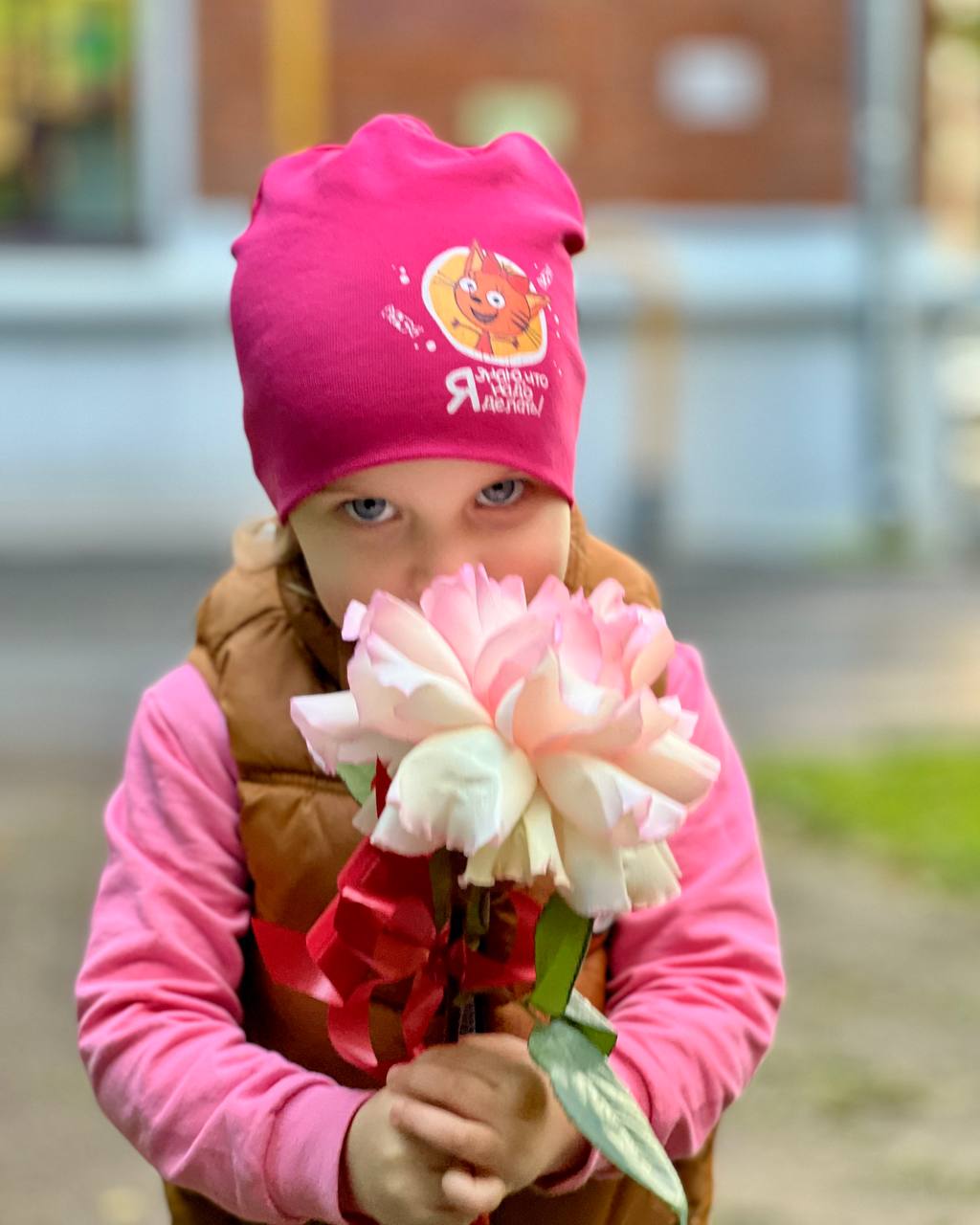 Просто Коля ни с того ни с сего захотел сделать подарок Дашеньке 🌷
Ну что за классные дети получились 💕 | Сетка — социальная сеть от hh.ru