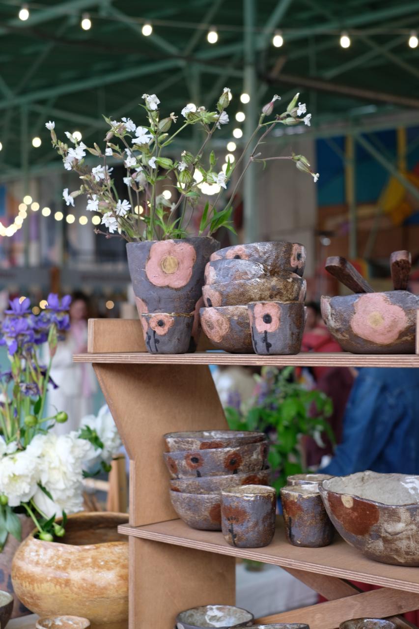 🛍Фестиваль современной керамики Ceramania пройдет в Москве
6-7 сентября 12:00-20:00
Будут представлены очень разные изделия от росписных тарелок, изящных брошек до массивных интерьерных ваз
В фестивал... | Сетка — социальная сеть от hh.ru