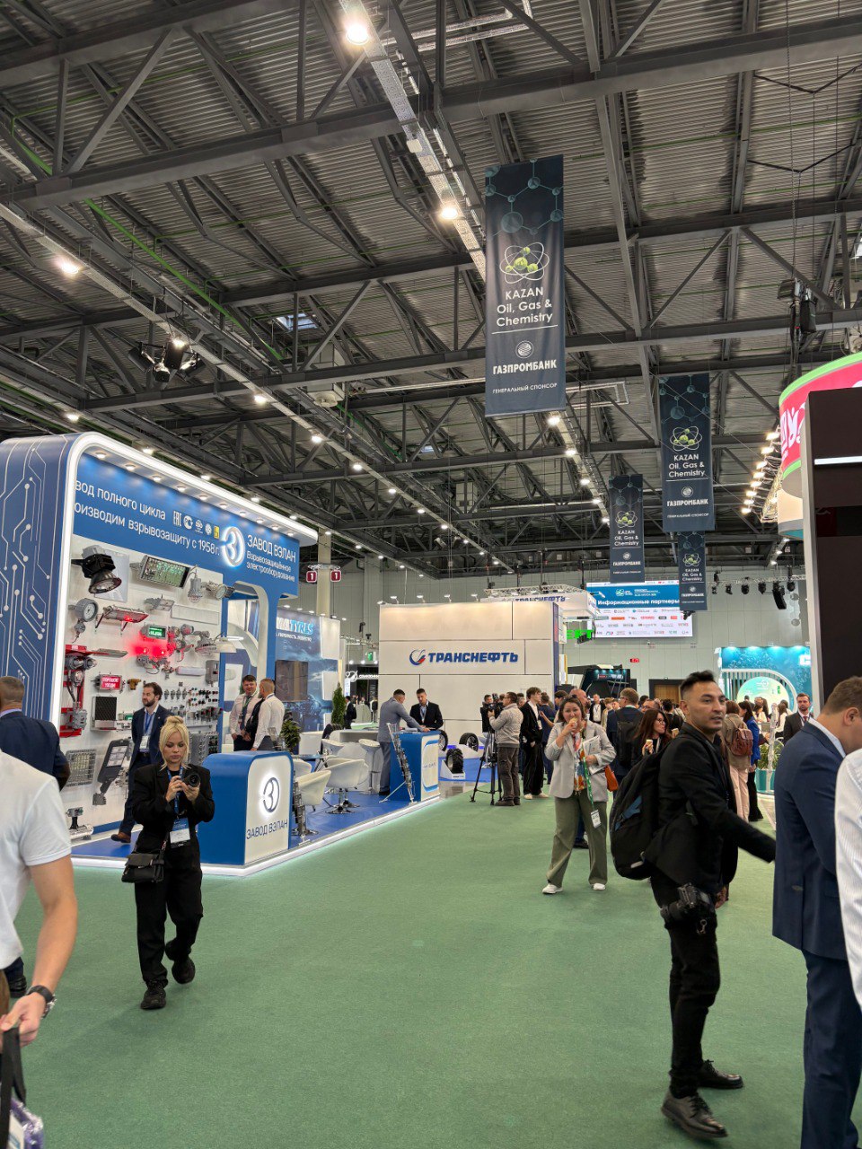 🚀 «Точка качества» на Kazan Oil, Gas & Chemistry 2025
Наши представители уже прибыли на выставку и ждут вас у стенда D7-2 в МВЦ «Казань Экспо» | Сетка — социальная сеть от hh.ru