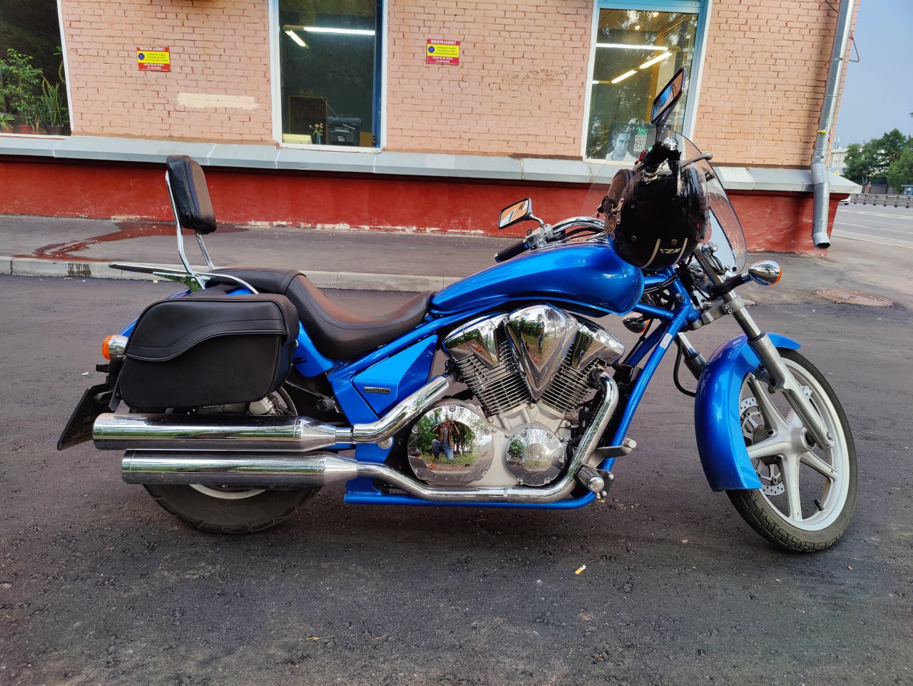 🏍 Зависимость, от которой невозможно отказаться
У каждого из нас есть свои слабости. У меня — мотоциклы. Вернее, я всех их называю «мопедами», потому что начинал именно с мопеда | Сетка — социальная сеть от hh.ru