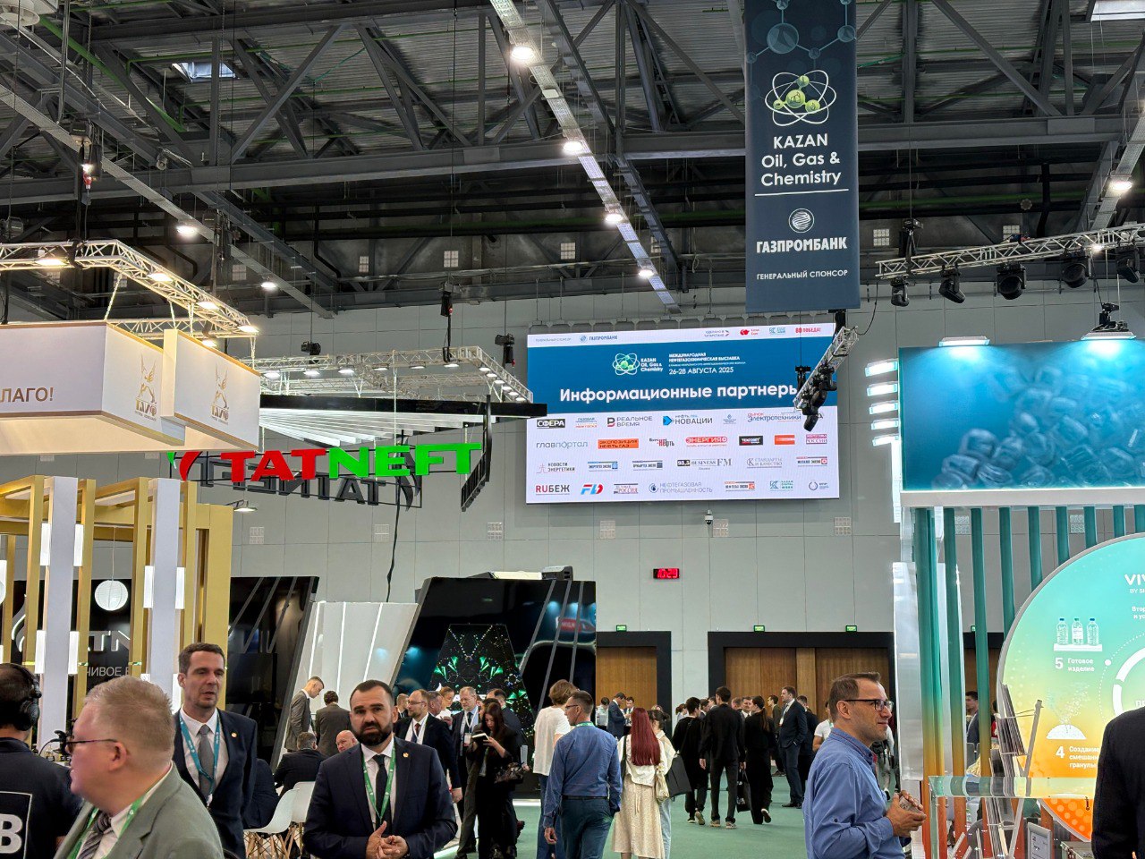 🔥 Второй день выставки Kazan Oil, Gas & Chemistry 2025
Компания «Точка Качества» продолжает продуктивно работать на стенде D7-2 в МВЦ «Казань Экспо» | Сетка — социальная сеть от hh.ru