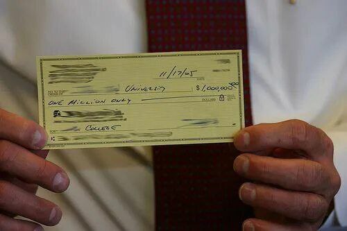 Немецкий город Мюнхен сильно пострадал от голубей. 🐦
В результате эпидемии у птиц случился понос и голубиный помет усеял крыши | Сетка — социальная сеть от hh.ru