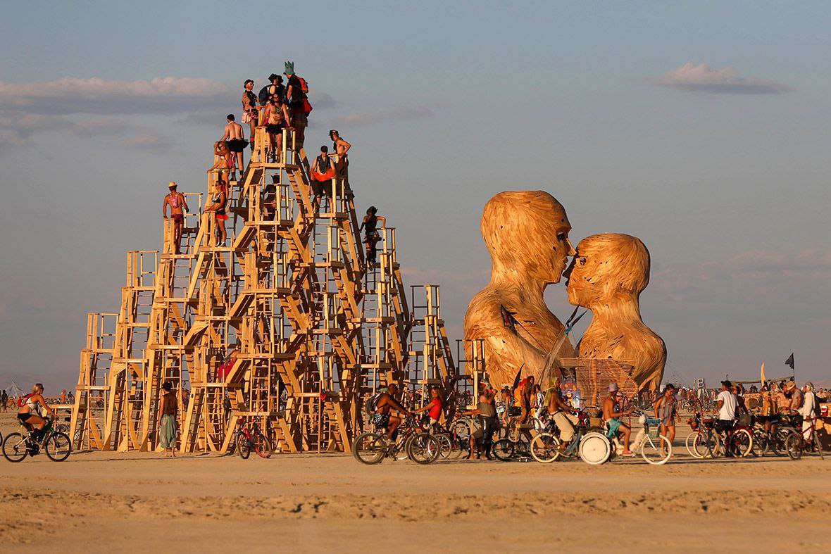Фестиваль "Burning Man"
Раньше, во времена старшей школы и студенчества, я просто мечтал попасть на фестиваль "Burning Man" | Сетка — социальная сеть от hh.ru