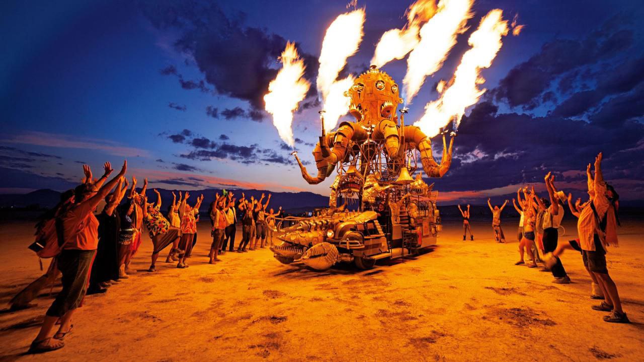 Фестиваль "Burning Man"
Раньше, во времена старшей школы и студенчества, я просто мечтал попасть на фестиваль "Burning Man" | Сетка — социальная сеть от hh.ru