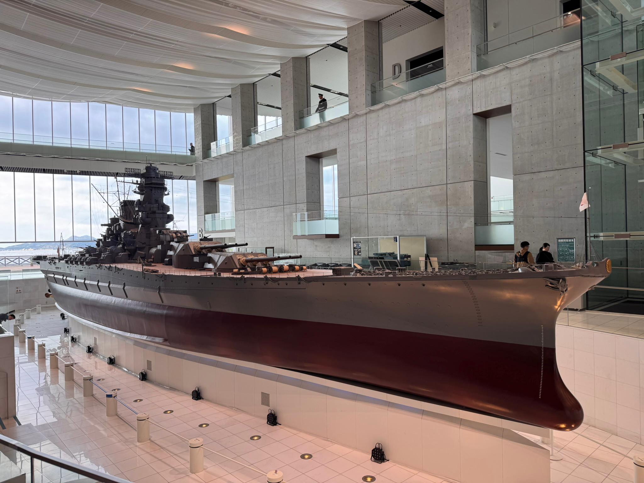 🚢 Куре
Сейчас этот небольшой город находится в тени Хиросимы, города миллионника. Хотя во время второй мировой войны было наоборот | Сетка — социальная сеть от hh.ru