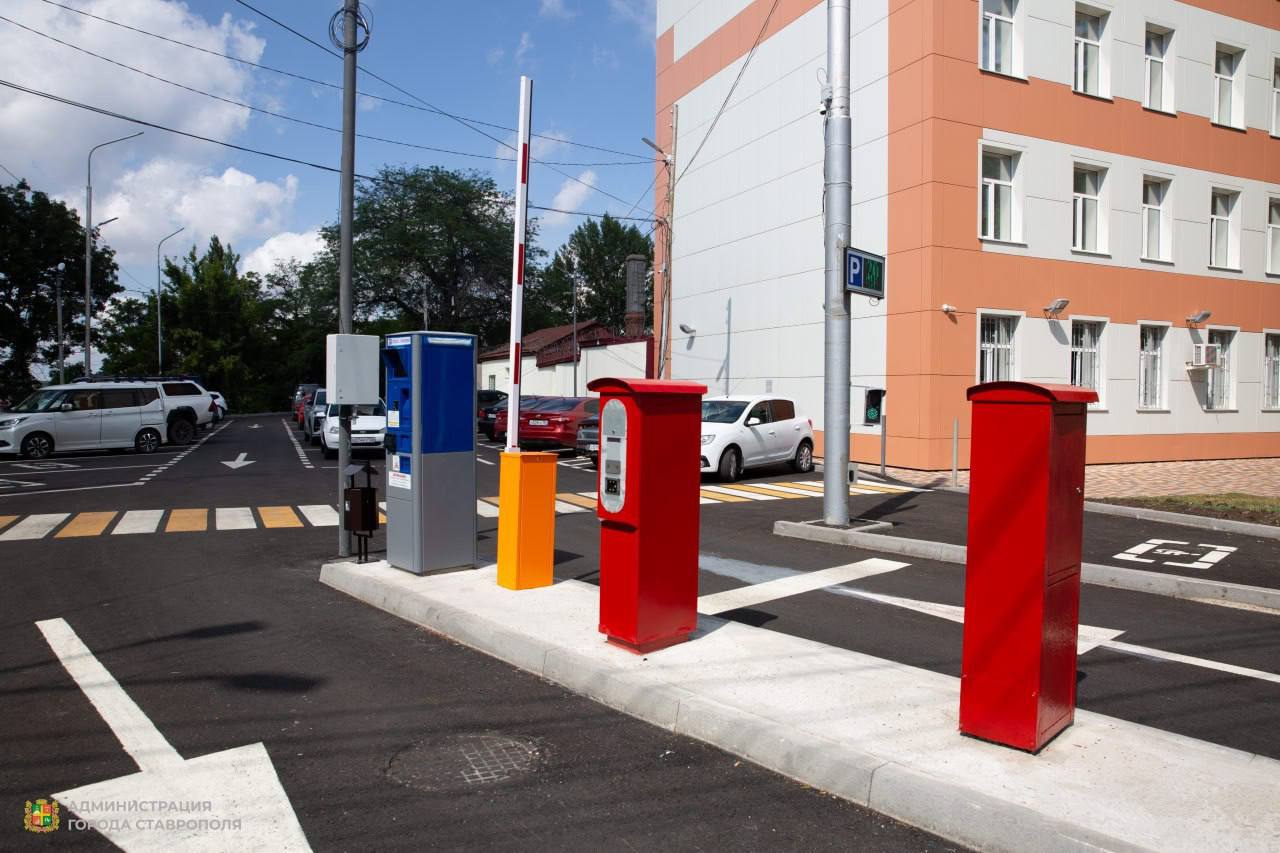 На улице Булкина открылась платная парковка
Площадка рассчитана на 29 автомобилей, предусмотрены и места для инвалидов.
По будням парковка будет платной, в выходные — бесплатной. | Сетка — социальная сеть от hh.ru