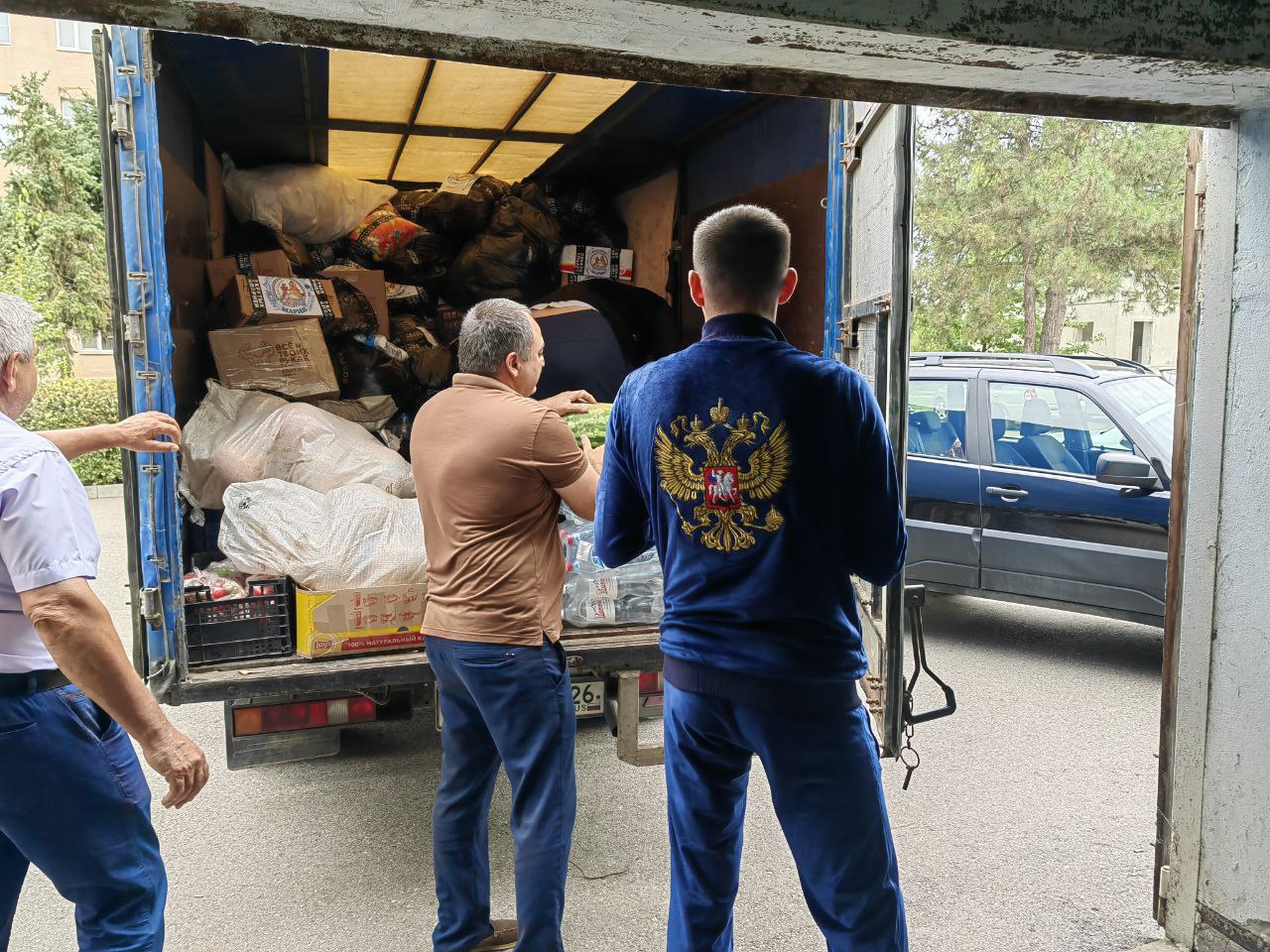 Посылку с полезными вещами и трогательными письмами получили ставропольские бойцы СВО
Волонтеры Курского округа отправили гумгруз, который согреет сердца наших бойцов и придаст им сил для выполнения б... | Сетка — социальная сеть от hh.ru