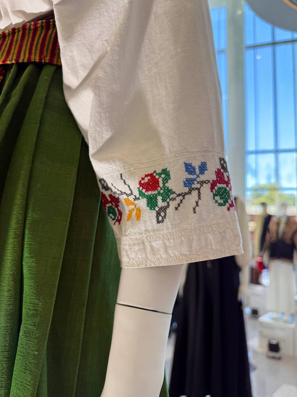 Выставка «Родные мотивы» на BRICS+ Fashion Summit в «Зарядье» | Сетка — социальная сеть от hh.ru