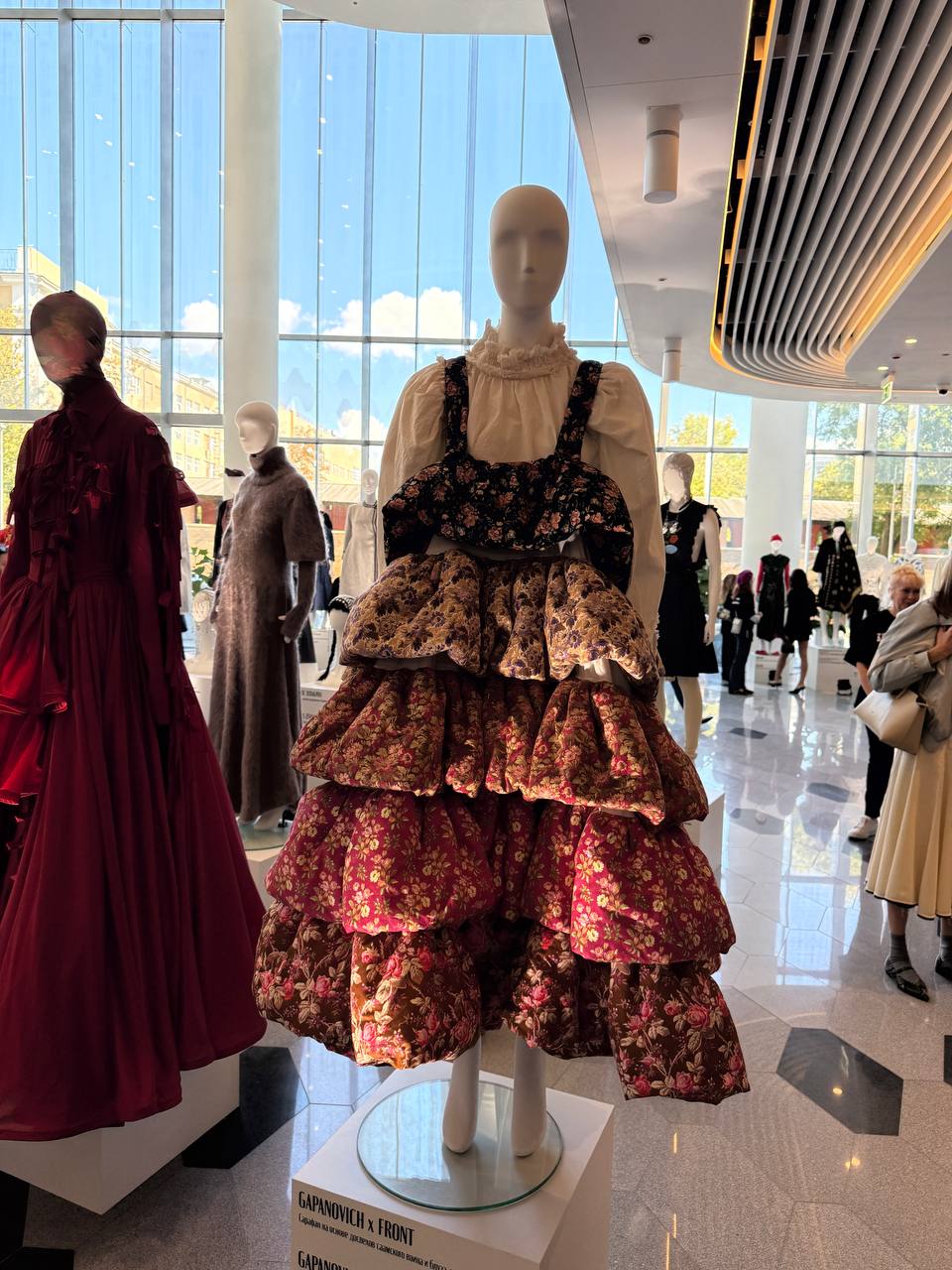 Выставка «Родные мотивы» на BRICS+ Fashion Summit в «Зарядье» | Сетка — социальная сеть от hh.ru