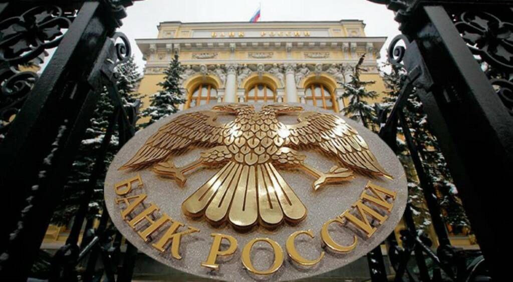 Банк России 28 августа вынес постановления о привлечении к административной ответственности Банка ВТБ и Совкомбанка.
Так, в отношении ВТБ постановление вынесено по части 2 статьи 15 | Сетка — социальная сеть от hh.ru