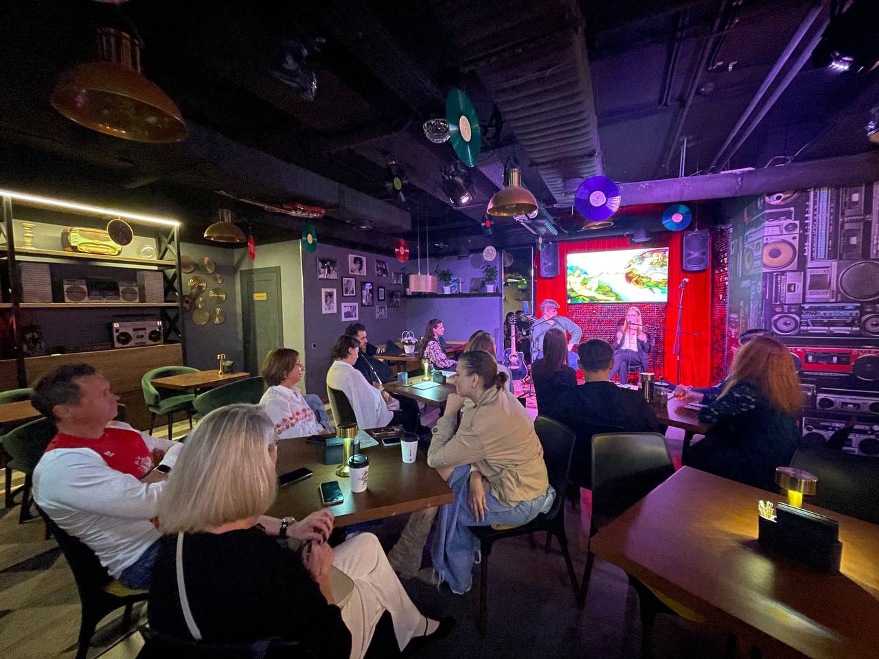 🔥 Когда бизнес встречается с творчеством: мой WOW-опыт нетворкинга!🔥
Спешу поделиться с вами просто бомбическим впечатлением от вчерашнего мероприятия! 🎭
Закрытый нетворкинг, который объединил предпри... | Сетка — социальная сеть от hh.ru