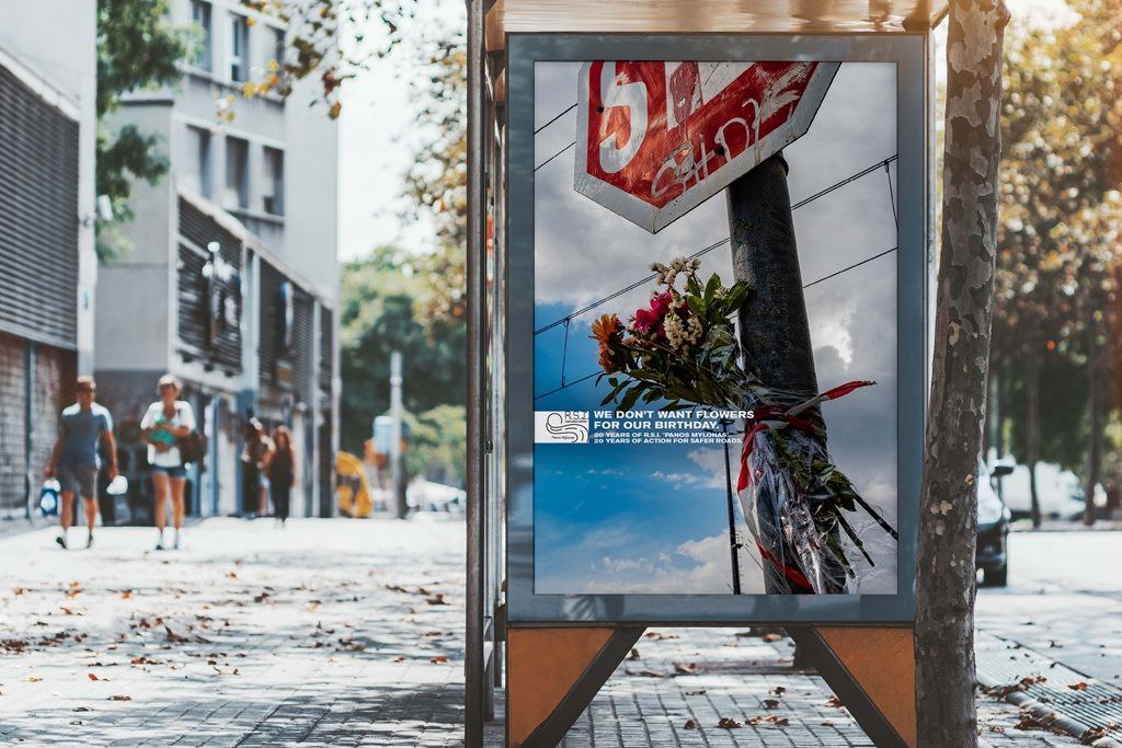 ▌💐В Греции цветы на обочинах дорог — это не просто украшение, а траурный символ. Их оставляют там, где произошла трагедия, где чья-то жизнь оборвалась в результате ДТП | Сетка — социальная сеть от hh.ru