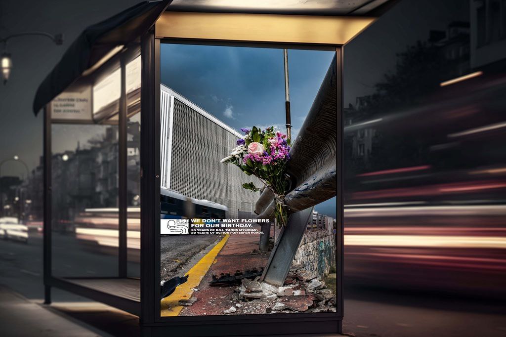 ▌💐В Греции цветы на обочинах дорог — это не просто украшение, а траурный символ. Их оставляют там, где произошла трагедия, где чья-то жизнь оборвалась в результате ДТП | Сетка — социальная сеть от hh.ru