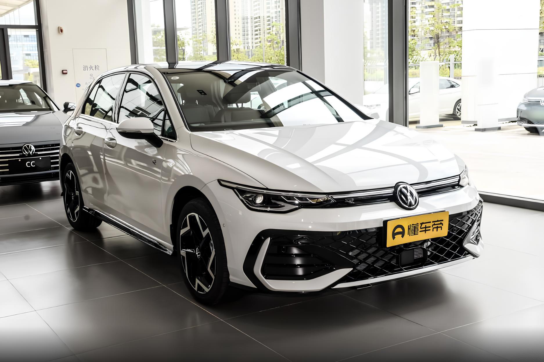 🚘Volkswagen Golf 300TSI R-Line
✅ Бензин 1.5 л, 160 л.с | Сетка — социальная сеть от hh.ru