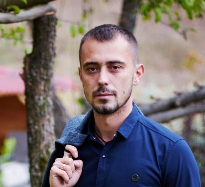 Дмитрий Бобровский