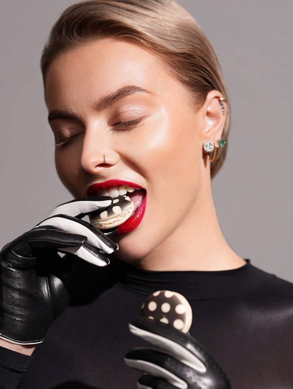 ALINA GERMAN X Macaronika
Ну стиль…
ВО ВСЕМ ДОЛЖЕН БЫТЬ СТИЛЬ...
ДАЖЕ В СЛАДКОМ НЕУДЕРЖИМОМ ГЕДОНИЗМЕ...
И ТОЛЬКО ПОЭТОМУ НОВЫЕ ПРАВИЛА ИГРЫ.
МОИ ВКУСЫ,МОИ ПРИНТЫ И НИКАКИХ БОЛЬШЕ СТЕРЕОТИПОВ | Сетка — социальная сеть от hh.ru