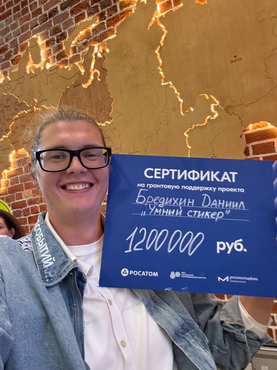 Эффект бабочки
Знаете эту историю о том, что всё в жизни связано? В фильме «Эффект бабочки» цепочка событий витиевато расписана, но суть доносится отлично | Сетка — социальная сеть от hh.ru