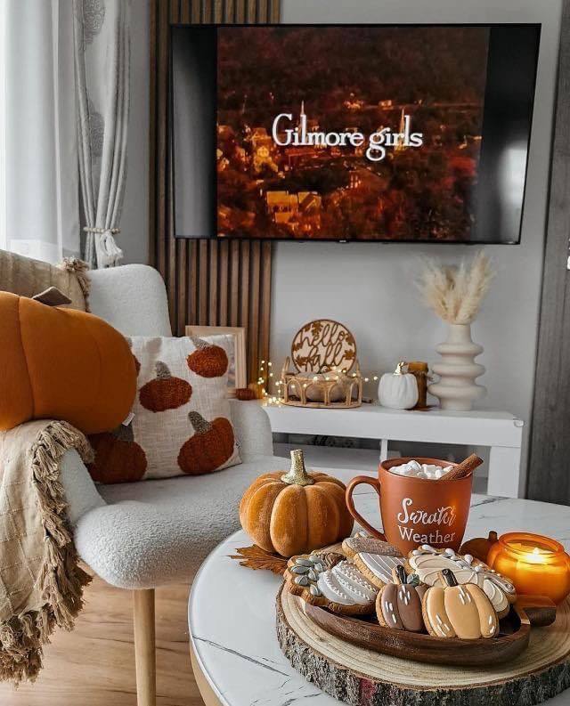 Доброе утро 🤩🤩завтра осень 🍂
~ время печь шарлотку и синнабоны
✨гулять в парке
~ пить теплый какао
✨собрать букет из листьев
~ устроить осеннюю фотосессию
✨приготовить тыквенный суп
~ прочитать новую ... | Сетка — социальная сеть от hh.ru