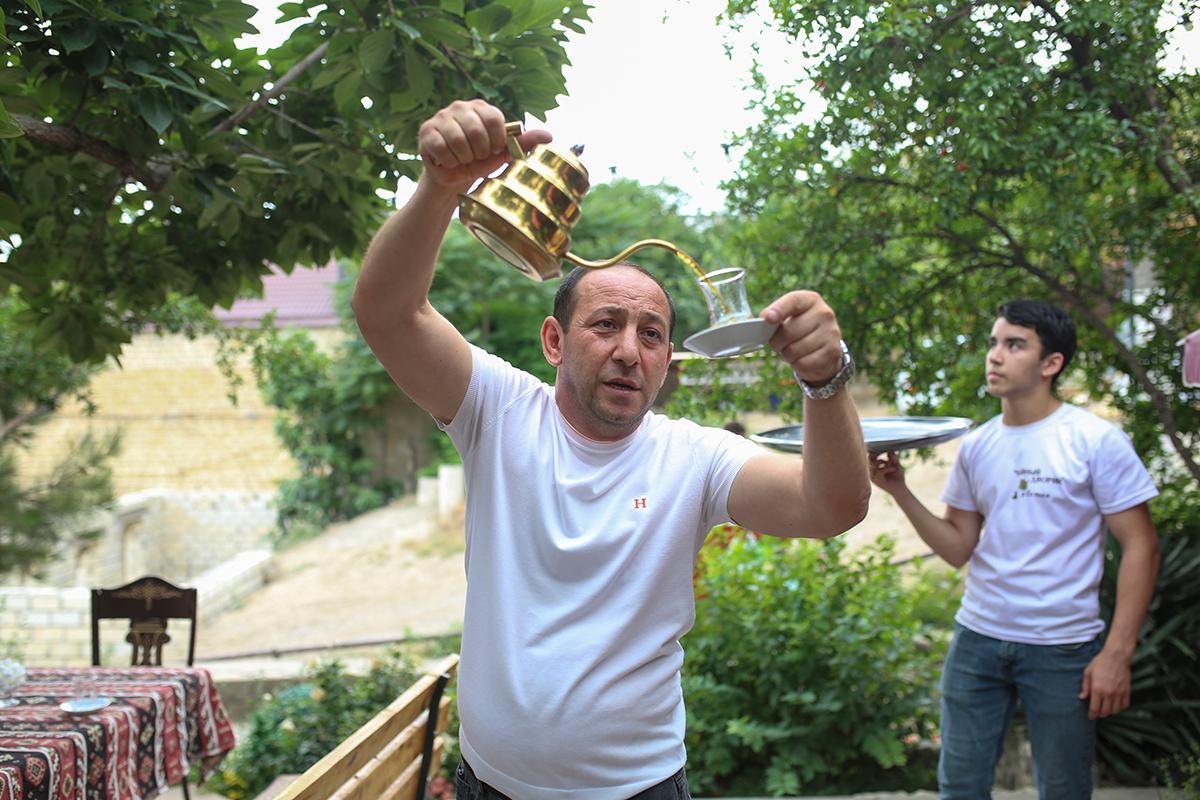 Не так давно на Кавказе стал хорошо заметен чайный феномен с чудесным названием «чай с пях-пяхом» («чай с пах-пахом») или «пях-пях чай» («пах-пах чай») | Сетка — социальная сеть от hh.ru