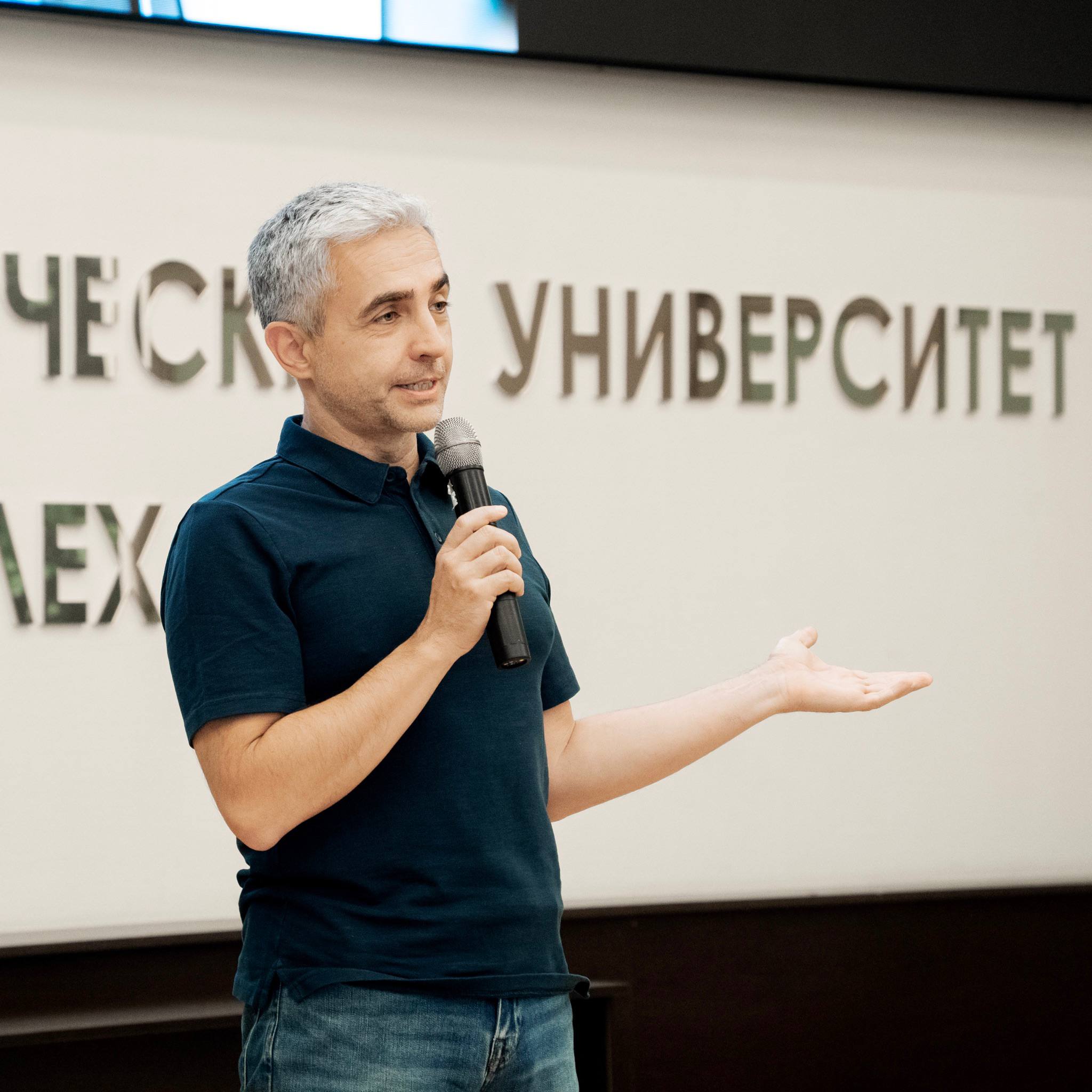 Часто, работая продюсером, сталкивался с родителями, которые изо всех сил пытаются пристроить своих не слишком мотивированных детей куда угодно – на любые проекты, лишь бы был шанс | Сетка — социальная сеть от hh.ru