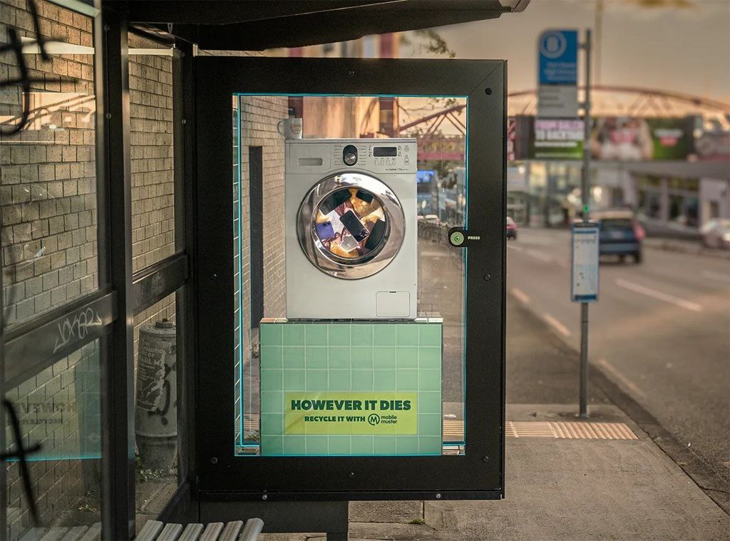 🧬Австралийские автобусные остановки стали площадкой для необычной выставки, посвящённой переработке техники | Сетка — социальная сеть от hh.ru