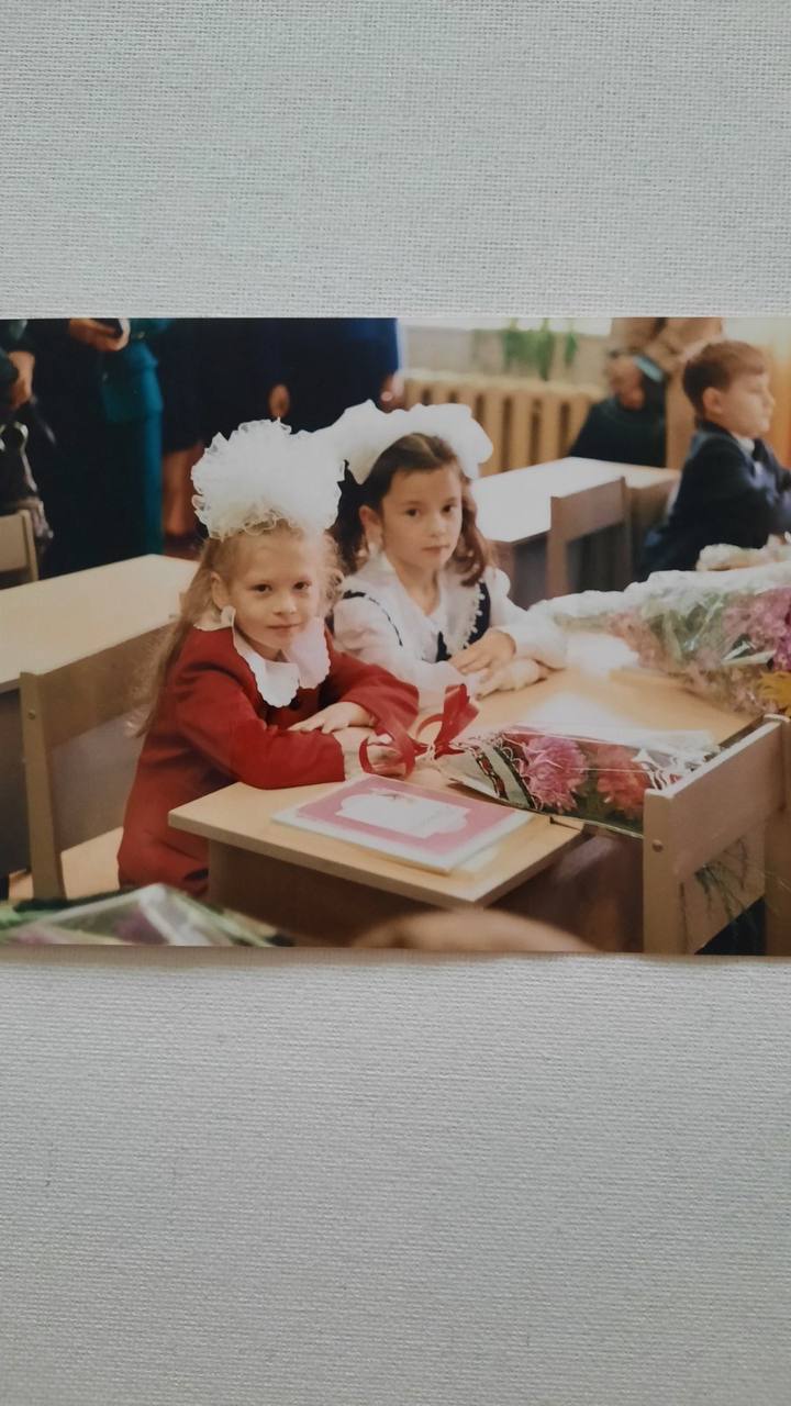 С Днем Знаний! ♥️
Мы выросли, но не перестаем учиться.
Учитывая развитие технологий, нужно просто смириться, что учиться придется всю жизнь и за жизнь придется сменить несколько профессий | Сетка — социальная сеть от hh.ru