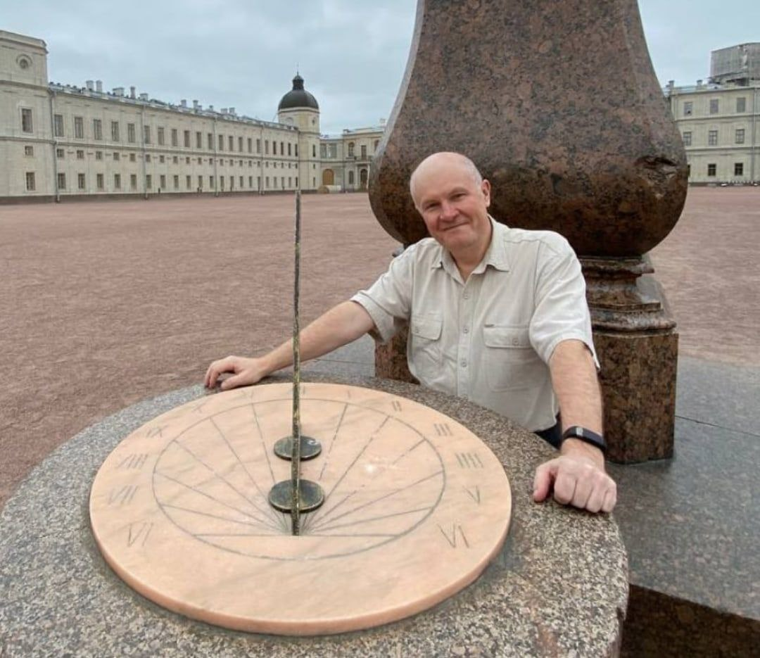 Когда инвестиции в себя окупаются.  
Вот и наступило 1 сентября. Для кого-то — линейки, банты и первый звонок. А для многих из нас — просто понедельник | Сетка — социальная сеть от hh.ru