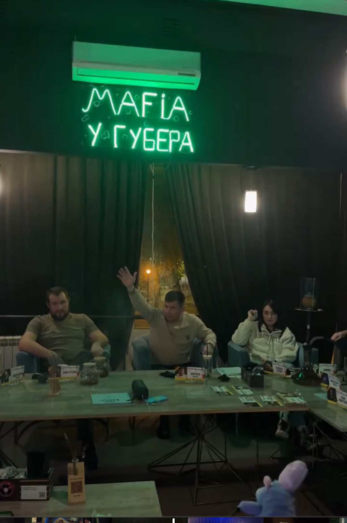 Идеальный вечер: детективный сюжет, новые знакомства и море эмоций⤵️
Дамы и господа ,а давайте добавим в наши будни немного драмы, детективного интерета и по-настоящему живого общения?
🌷Мы нашли для в... | Сетка — социальная сеть от hh.ru