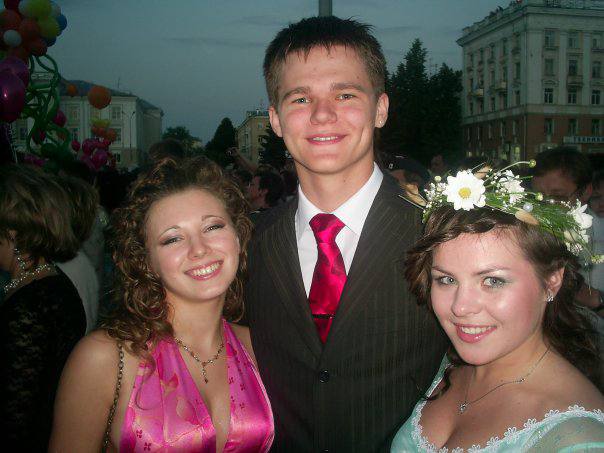 С днём знаний! 🎓
P.S. а это моё фото с выпускного🤪 | Сетка — социальная сеть от hh.ru