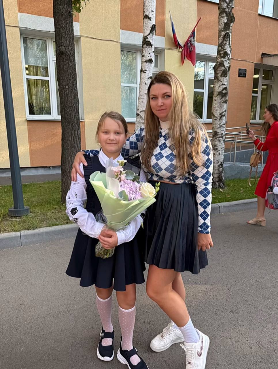 Сегодня первое сентября и моя дочка пошла в 3-й класс! Даже не верится, что уже в 3-й!
Доча желаю тебе успешного учебного года!
Ты моя гордость ❤️ | Сетка — социальная сеть от hh.ru