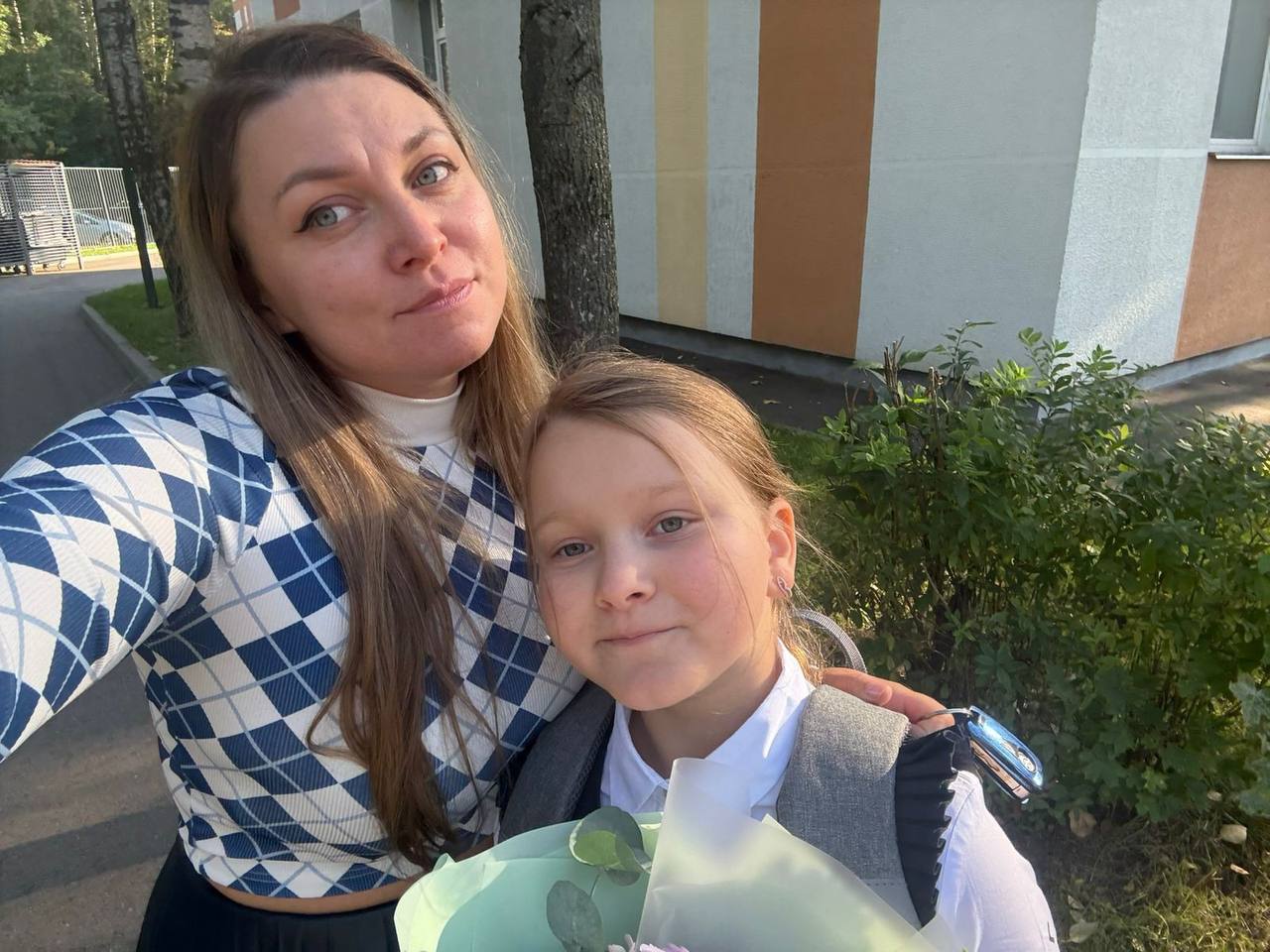 Сегодня первое сентября и моя дочка пошла в 3-й класс! Даже не верится, что уже в 3-й!
Доча желаю тебе успешного учебного года!
Ты моя гордость ❤️ | Сетка — социальная сеть от hh.ru